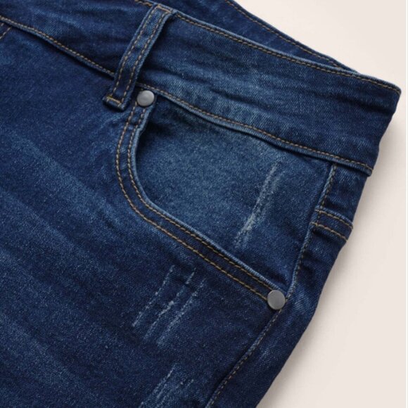 BloomChic Plus Size 3XL Roll Hem Pocket Bodycon Denim Shorts - Picture 6 of 7